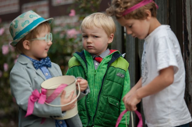 junge Hochzeitsgäste