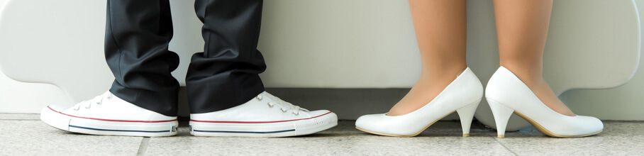 Die Schuhe der Braut und ihres Bruders.